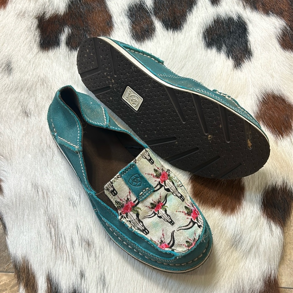 Ariat Turquoise Cow Skull Leather Cruiser